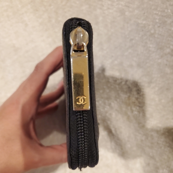 CHANEL VINTAGE CC CAVIAR PEBBLED LEATHER ZIPPY WALLET - Picture 9 of 12